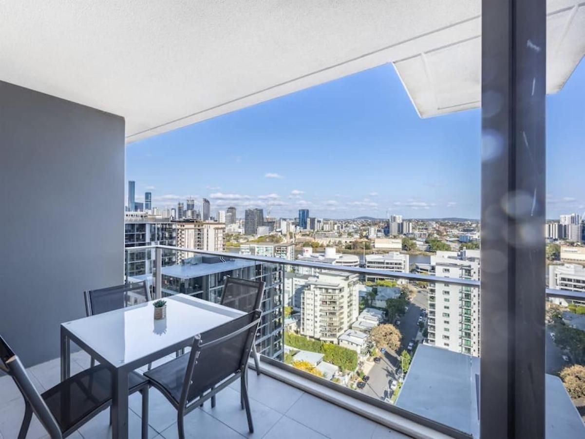Apartment Riverview 2br Delicate Apt, 1min To Train Station