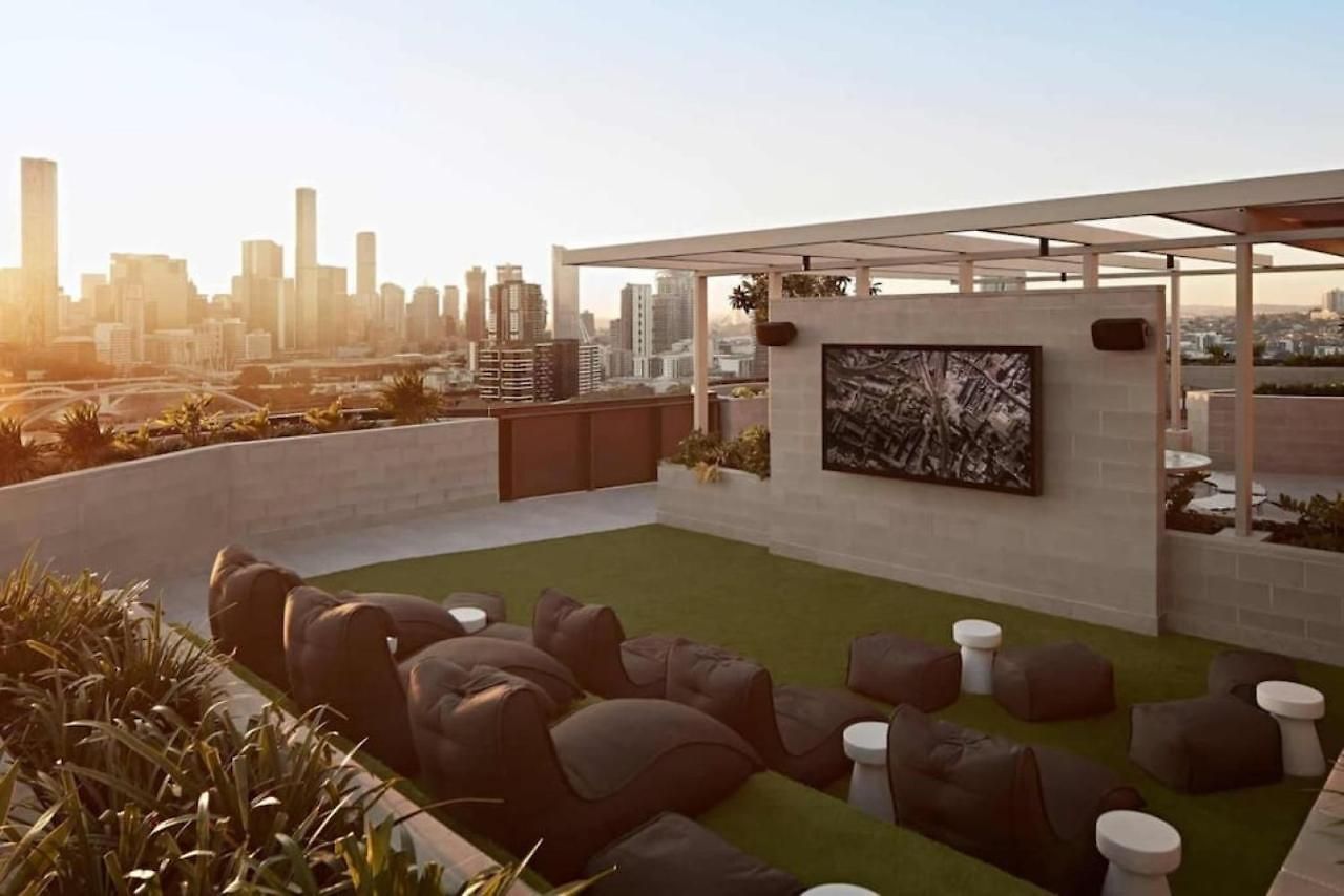 Conveniently Located 2br With Rooftop Pool At Milt * Brisbane
