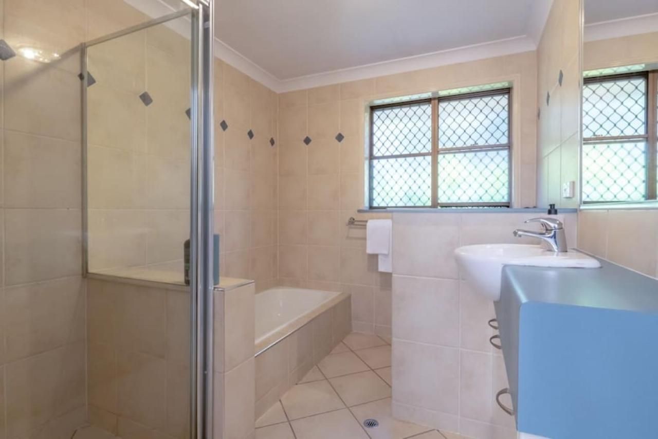 Decorated With 4bd Family House With Pool * Brisbane