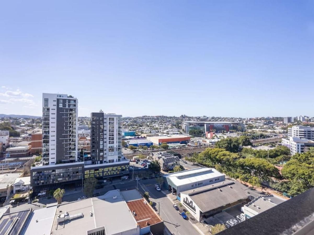 Conveniently Located 2br With Rooftop Pool At Milt * Brisbane