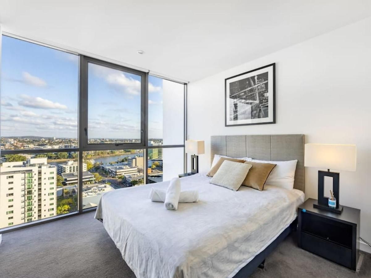 Riverview 2br Delicate Apt, 1min To Train Station *