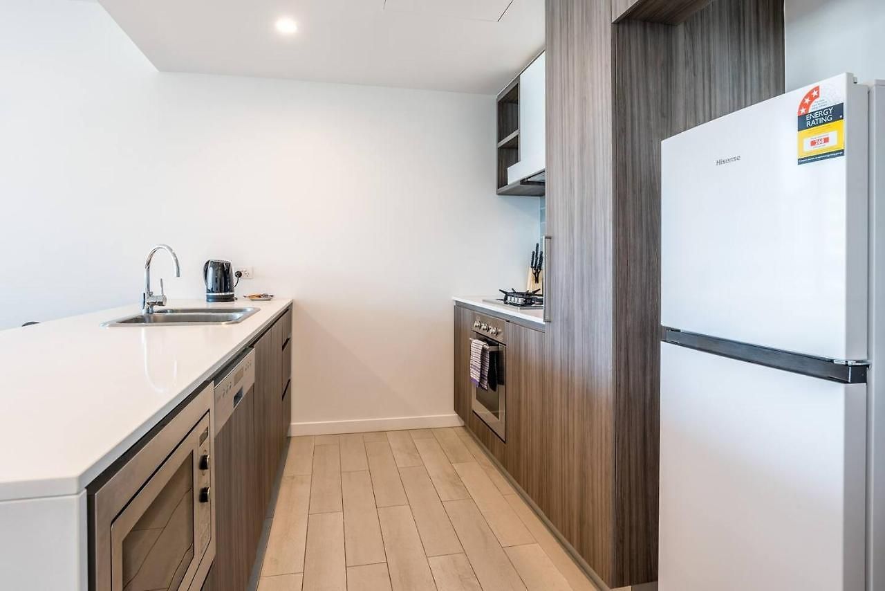 Apartment South View 2 Bedroom With Parking *