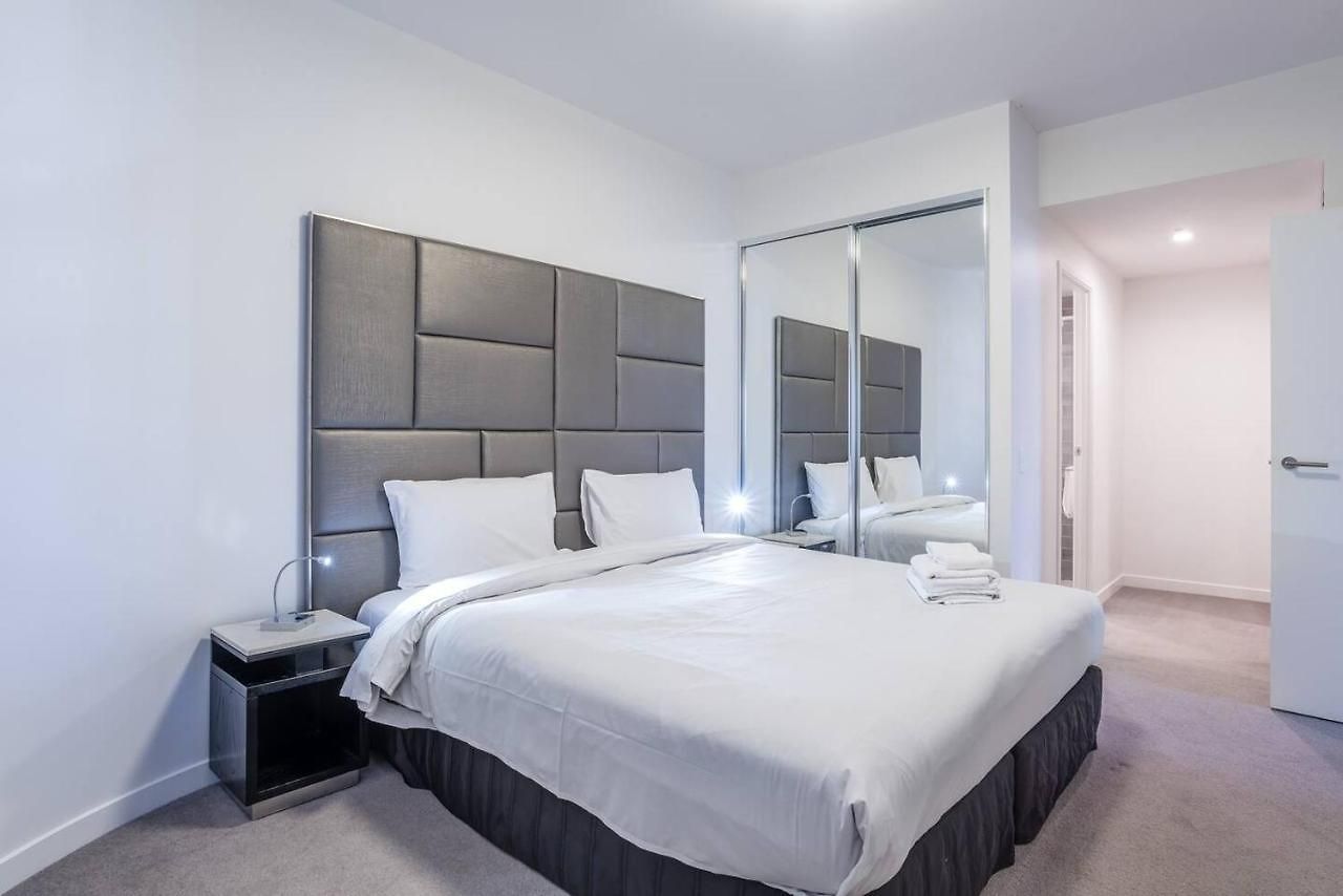 Apartment South View 2 Bedroom With Parking *