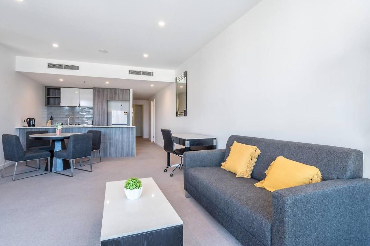 South View 2 Bedroom With Parking Apartment *