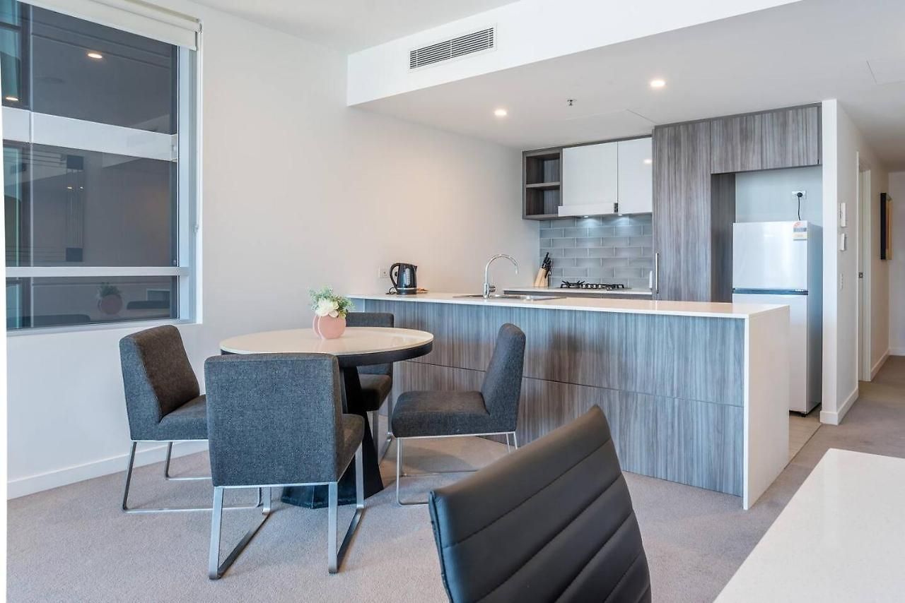 South View 2 Bedroom With Parking *
