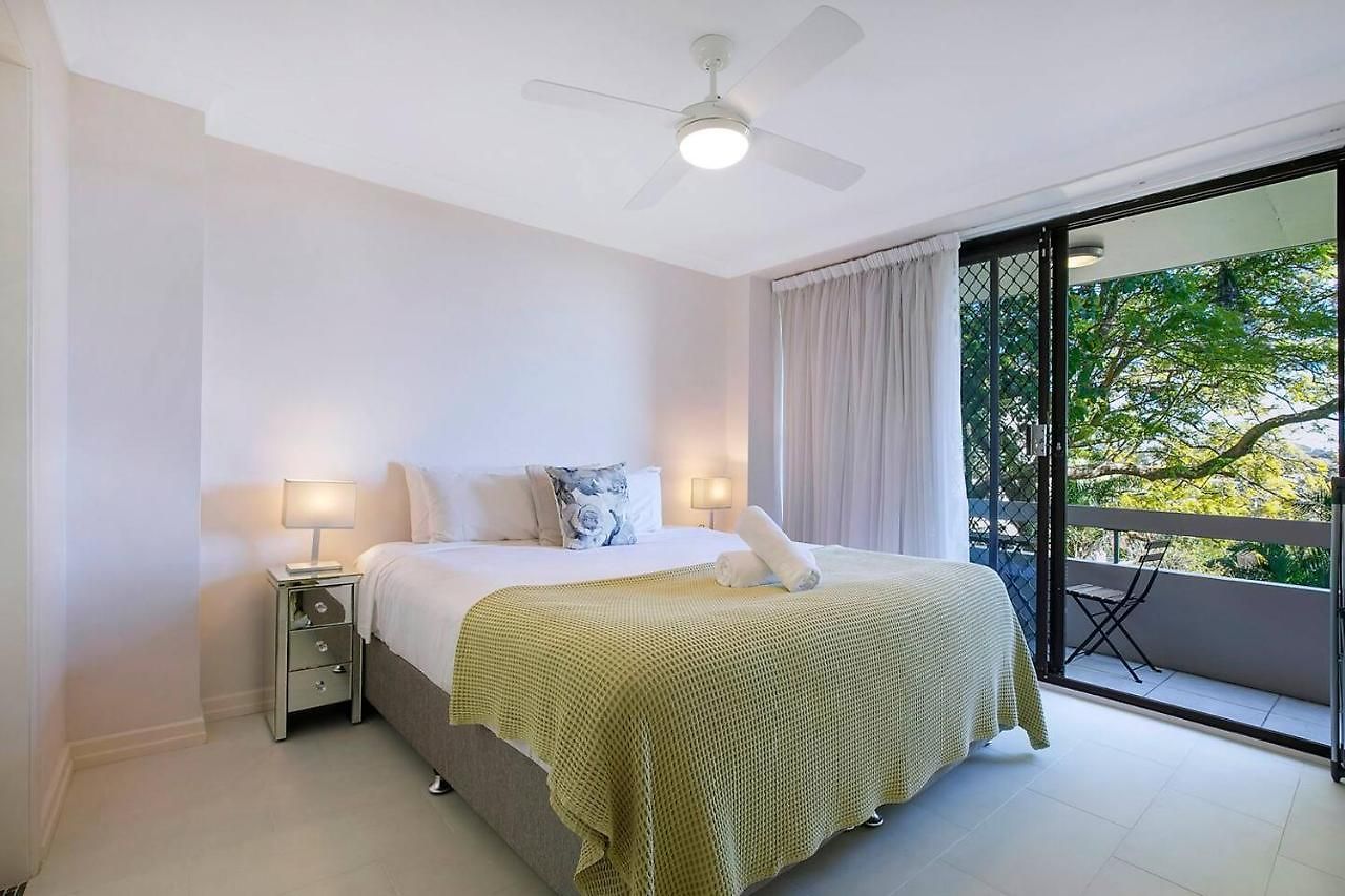 'riverside Terrace' Inner-city Retro-chic With Pool
