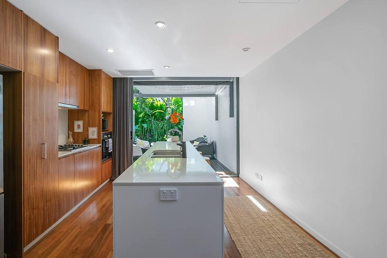 The Sun Catcher - A Trendy South Townhouse * Brisbane