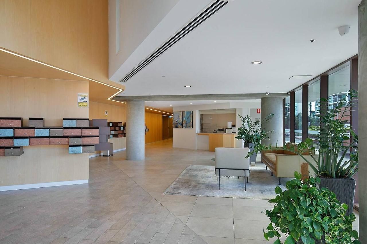 'riverfront Flow' Poolside And Portside In Hamilton * Brisbane