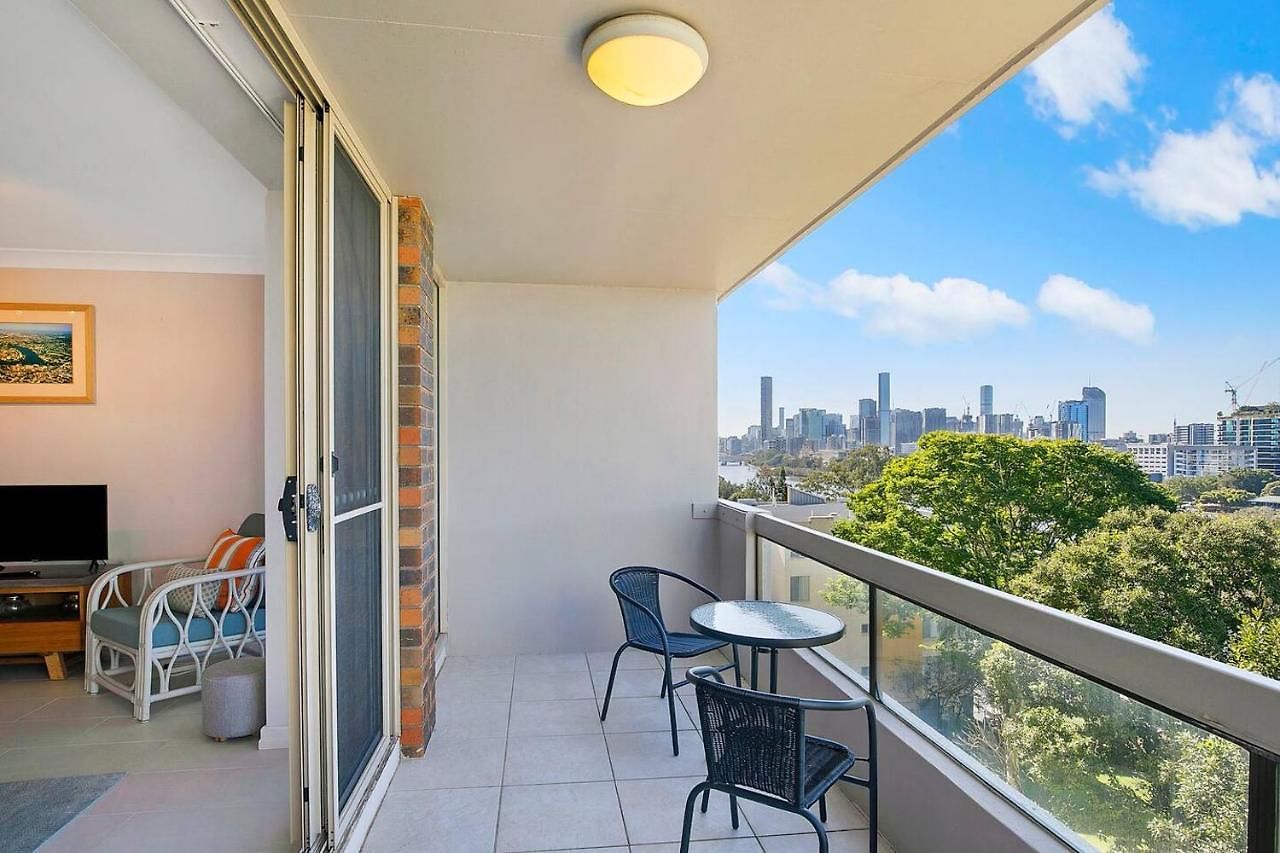'riverside Terrace' Inner-city Retro-chic With Pool Apartment Brisbane