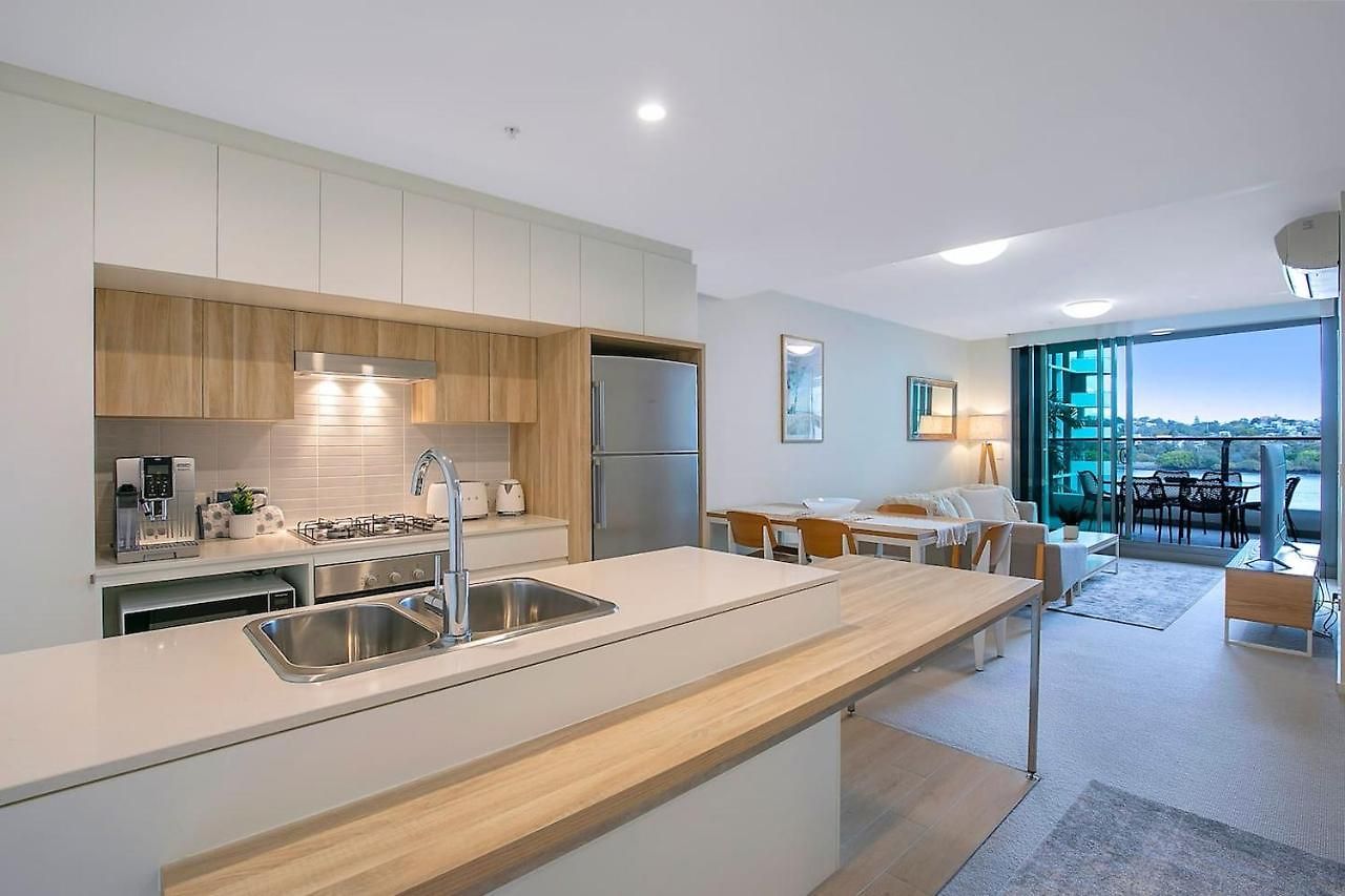 Apartment 'riverfront Flow' Poolside And Portside In Hamilton