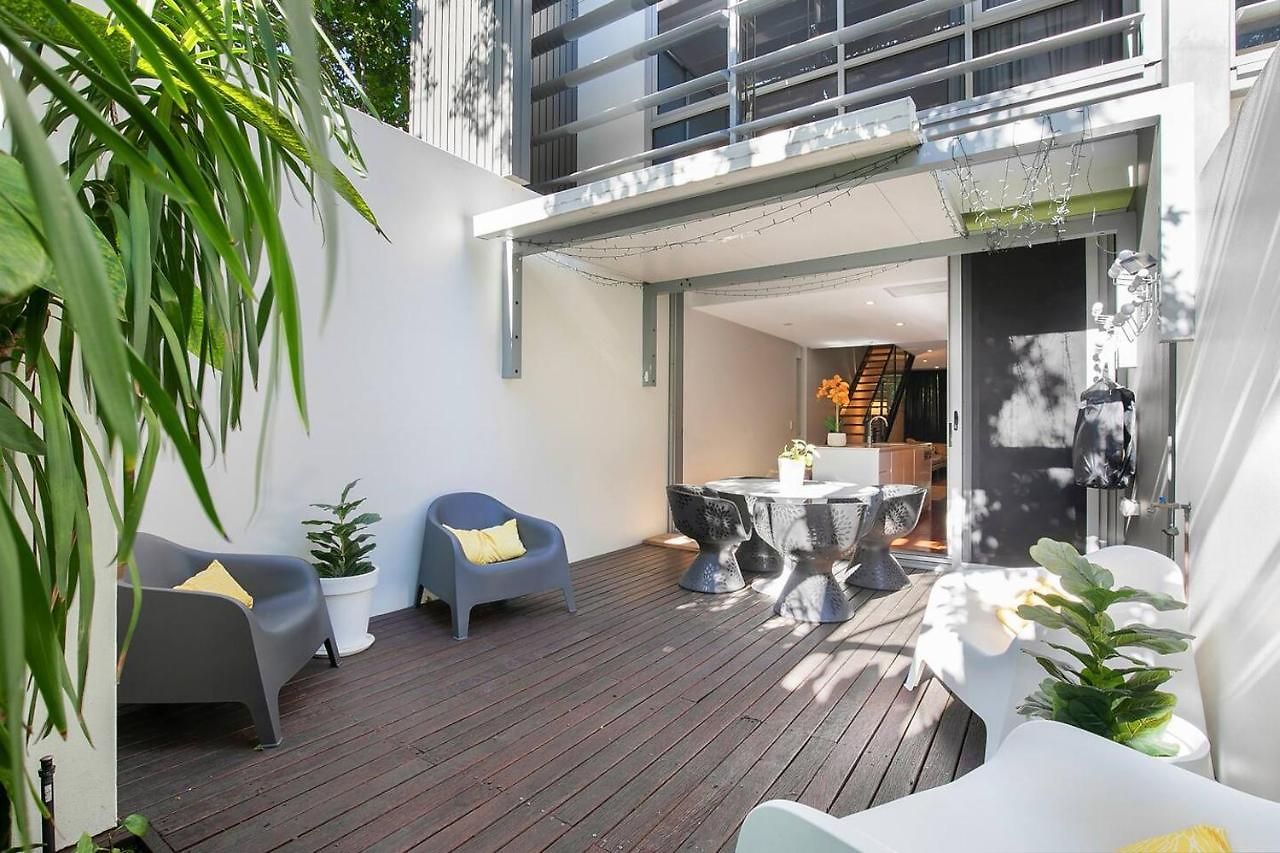 The Sun Catcher - A Trendy South Townhouse Holiday home