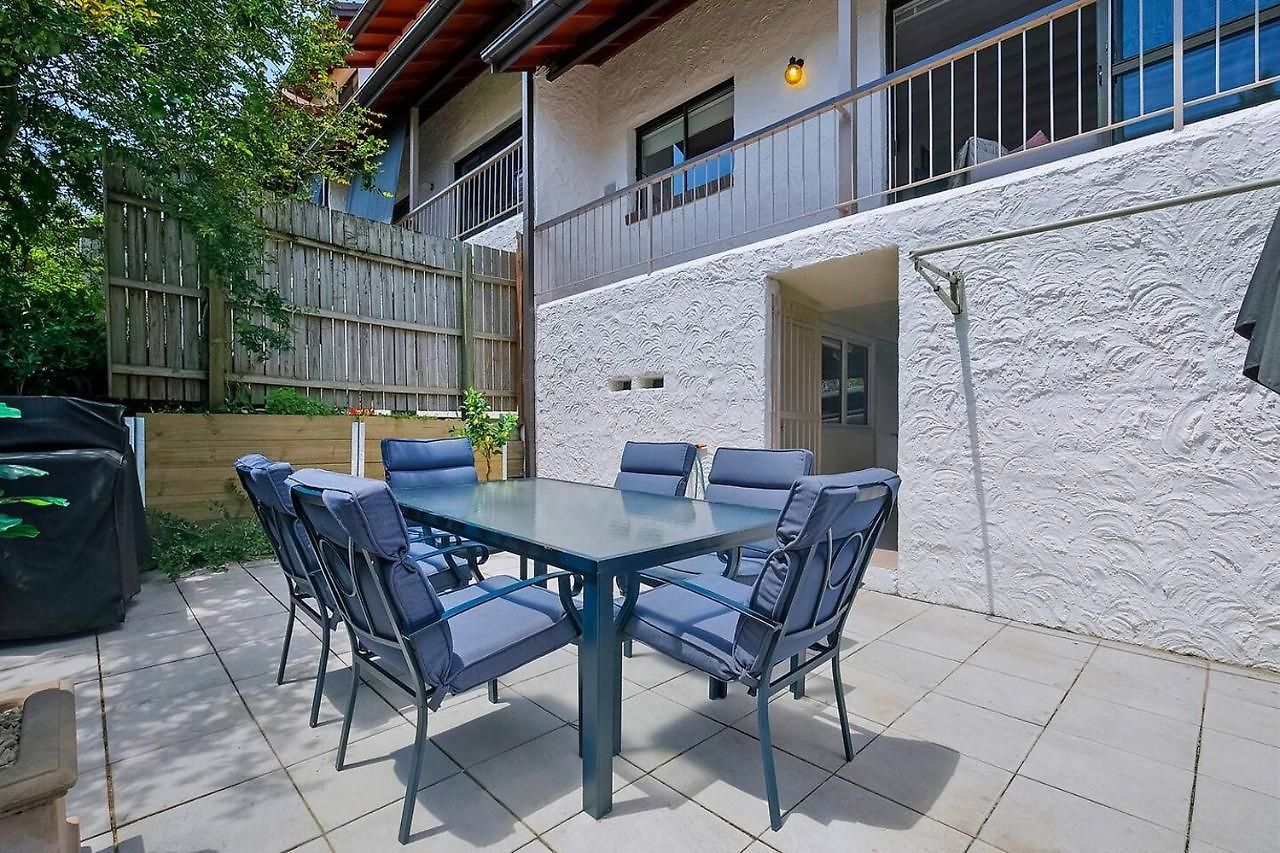 Tropical Dreaming In The Heart Of Indooroopilly Holiday home Brisbane