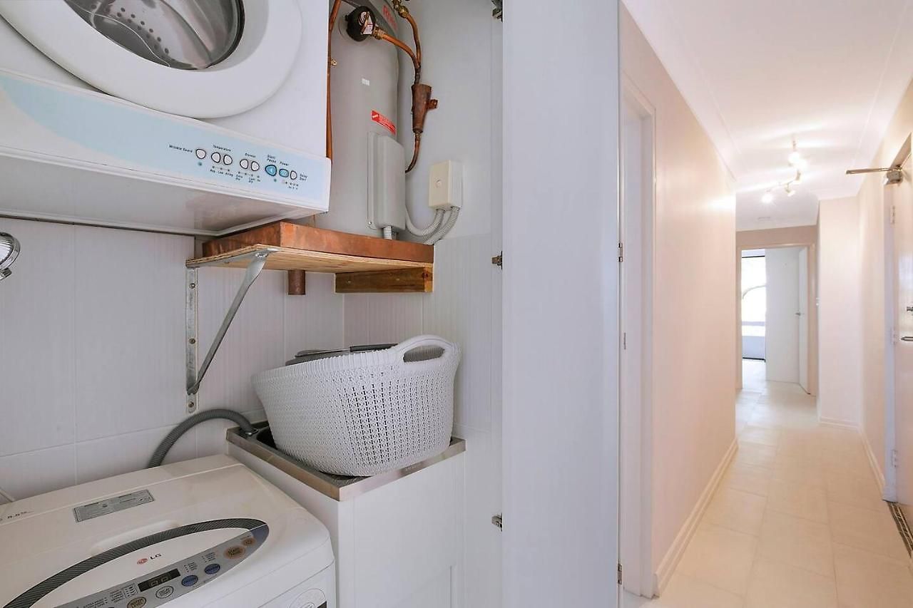 'riverside Terrace' Inner-city Retro-chic With Pool Apartment