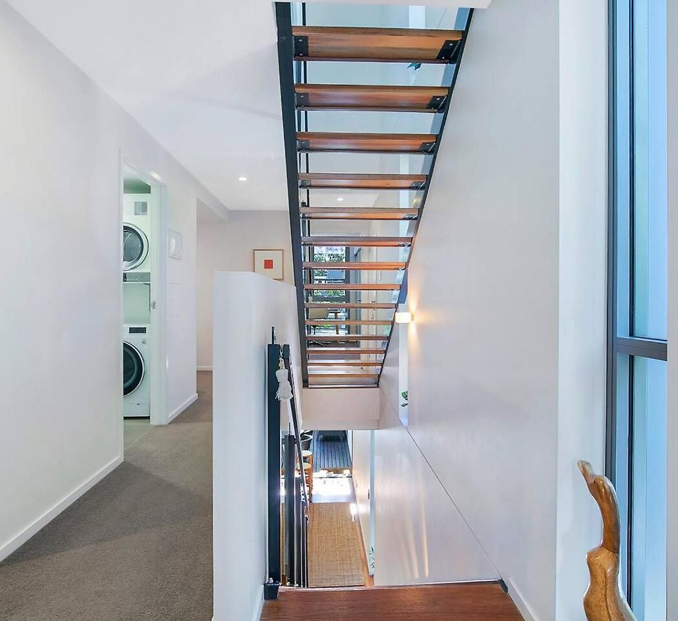 The Sun Catcher - A Trendy South Townhouse Holiday home