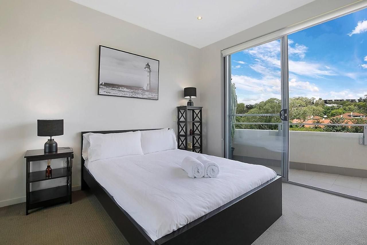 Of Taringa Penthouse With Sweeping Views *
