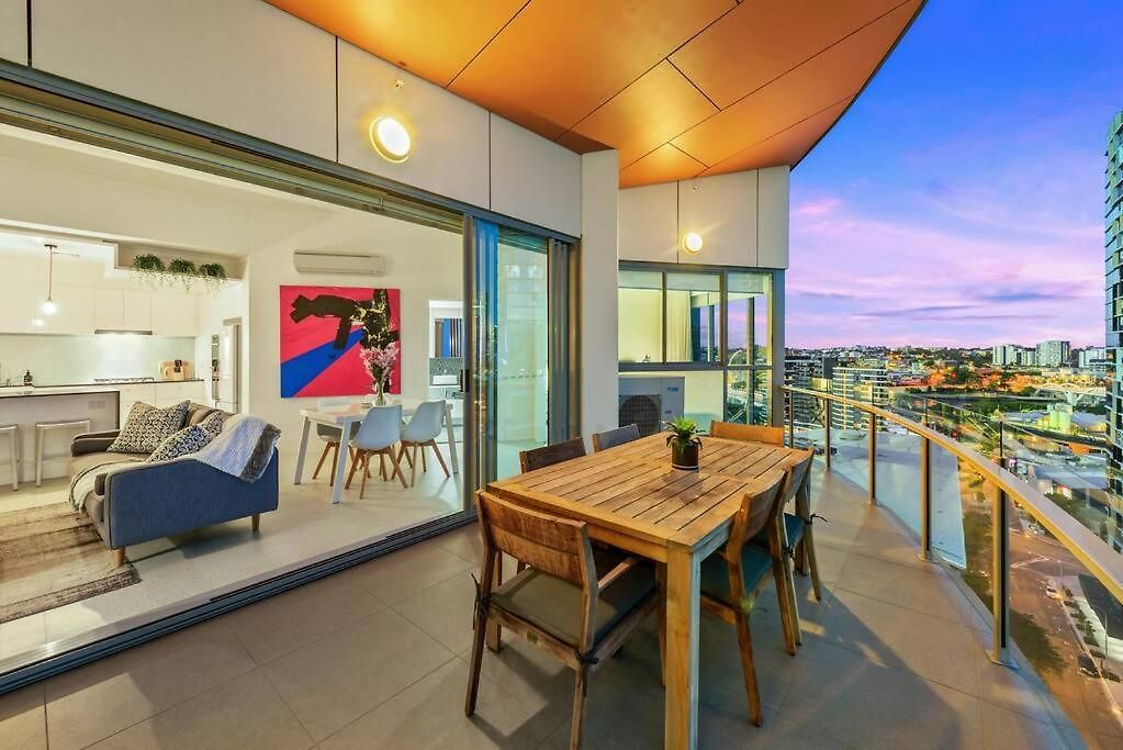 View From The ~ 2bed, 2bath, 2parking, Balcony Brisbane