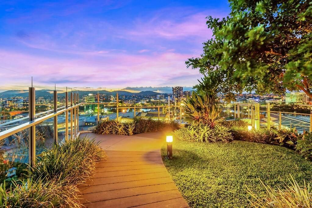 Apartment View From The ~ 2bed, 2bath, 2parking, Balcony Brisbane
