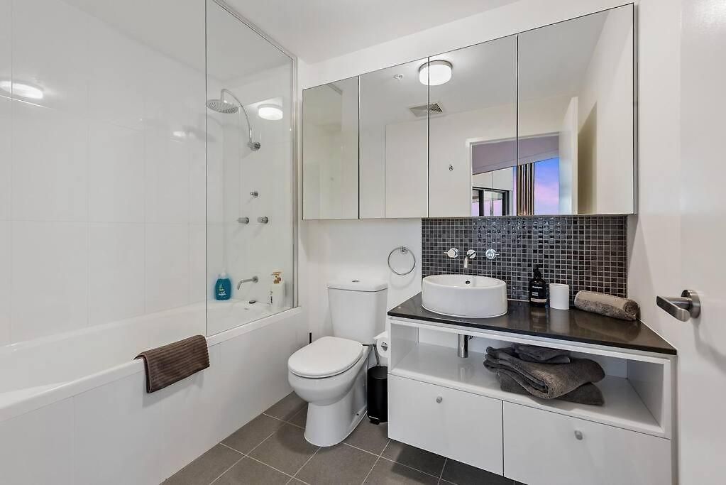 View From The ~ 2bed, 2bath, 2parking, Balcony * Brisbane