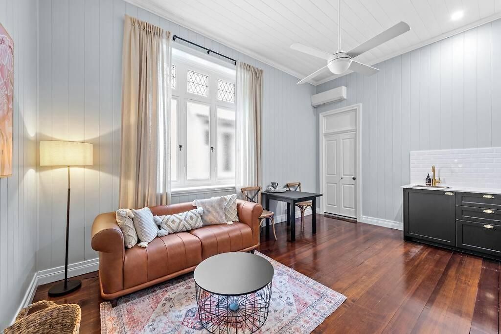 The Office! 1 Bed/1 Bath ~ New Farm Apartment