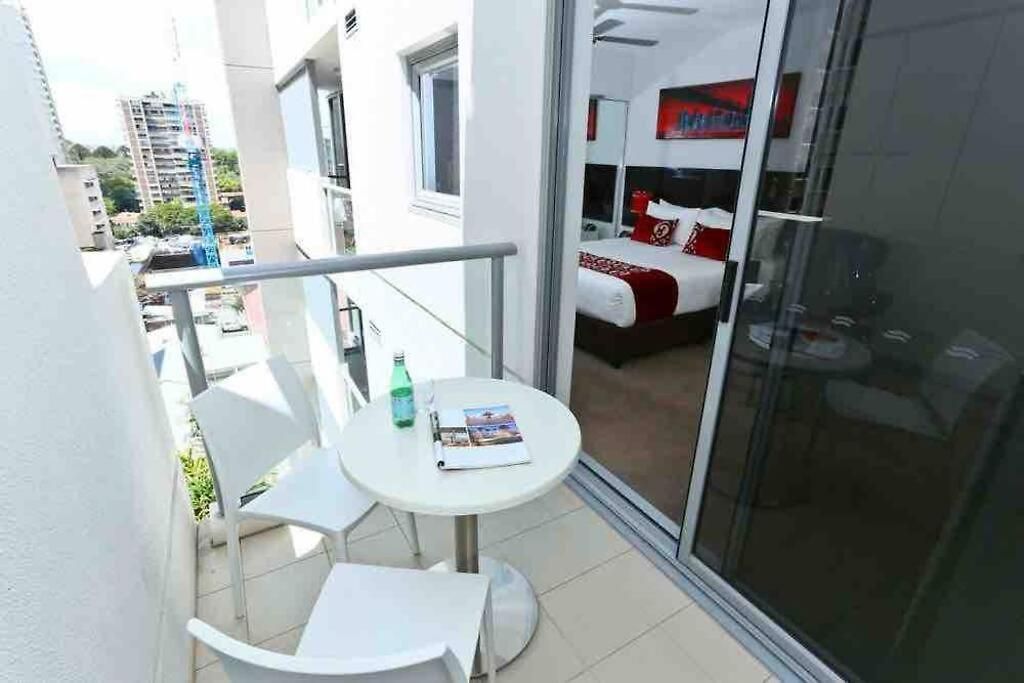 Cbd Studio, Balcony, Pool, Gym, Sauna * Brisbane