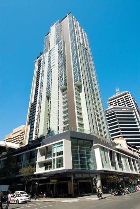 Apartment Prime Location - Cbd 1 Bed W Shared 25m Pool, Gym, Sundeck And A Bbq Area