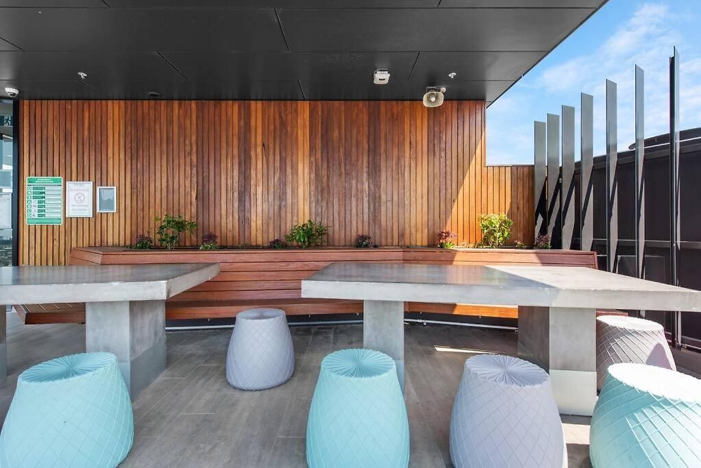 Living - 1bed,1bath,pool Brisbane