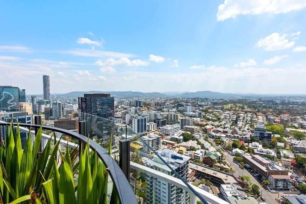 Living - 1bed,1bath,pool Apartment Brisbane