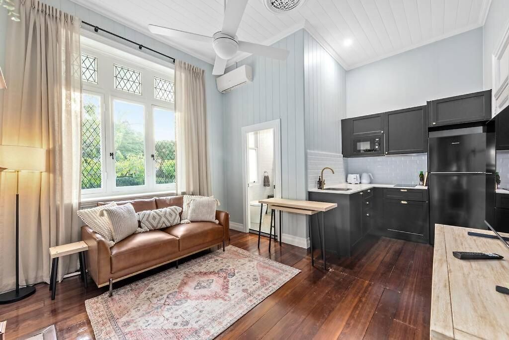 The Fireplace! 1 Bed/1 Bath/1 Car ~ New Farm Apartment Brisbane