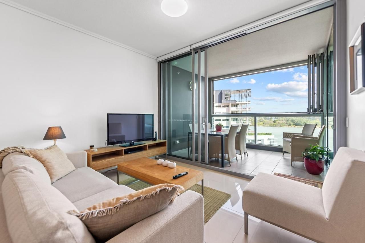 1-bedroom Riverfront With Pool *
