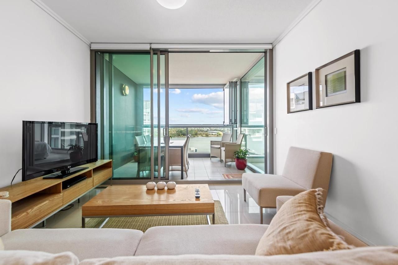 1-bedroom Riverfront With Pool Brisbane
