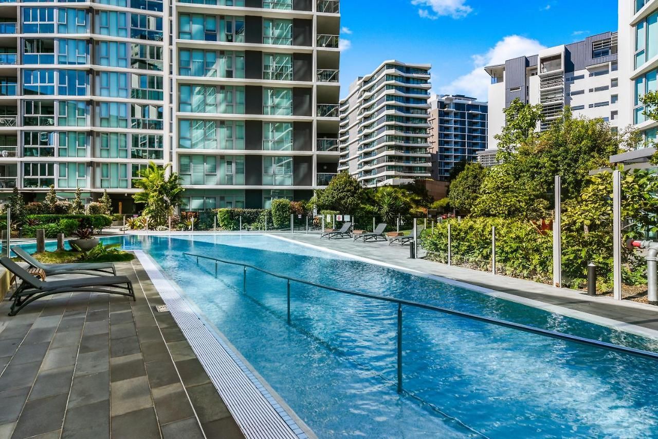 1-bedroom Riverfront With Pool Apartment