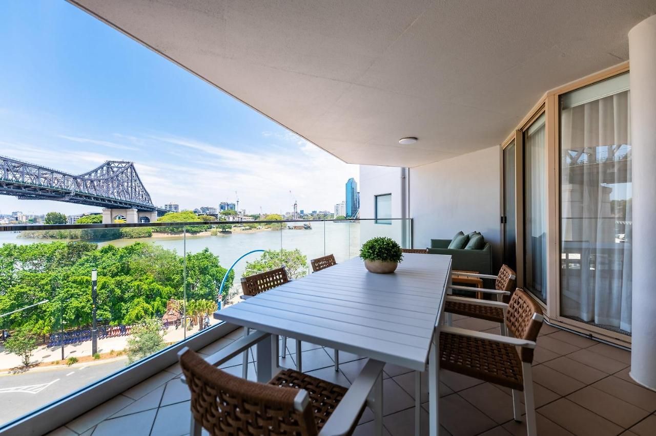 Story Bridge View With Parking And Pool Apartment