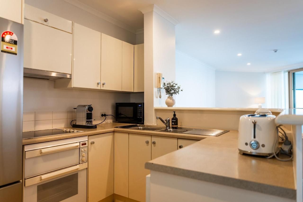 Story Bridge View With Parking And Pool Apartment Brisbane