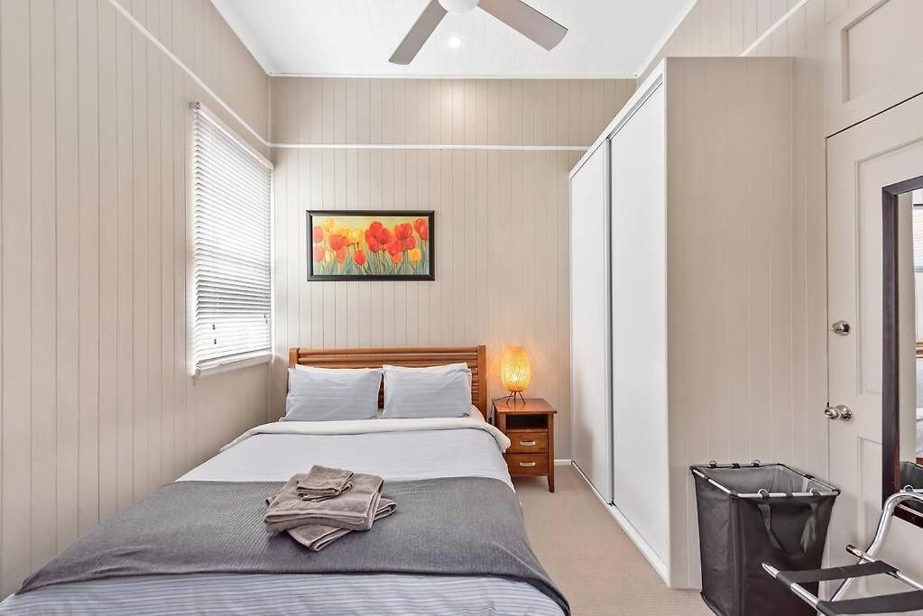 Stylish 1 Bedroom ~ New Farm Apartment