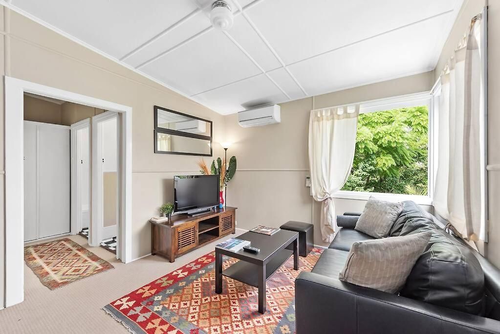 Stylish 1 Bedroom ~ New Farm Apartment *