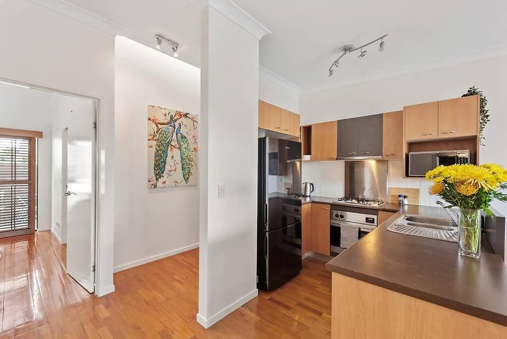 Hidden In New Farm ~ 1 Bed/1 Bath /1 Car/views! Apartment Brisbane