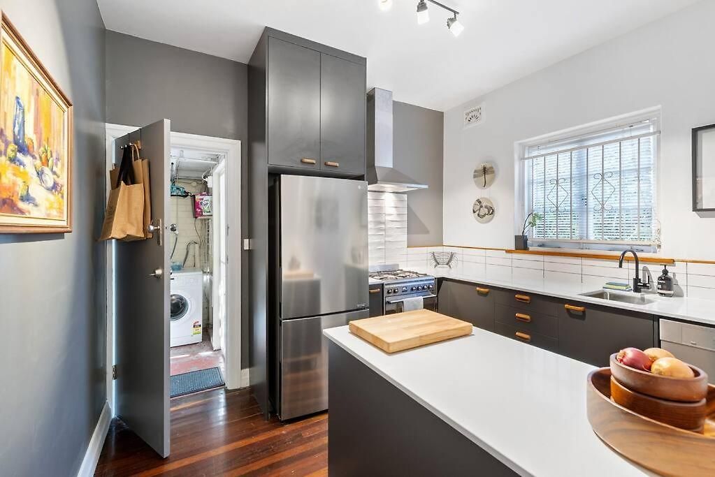 Step Back Into Style ~ 2bed/1bath/1car ~ New Farm Apartment