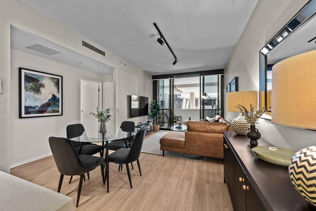 Apartment South Bank Sensational! ~ 1bed,1bath,1car,balcony *