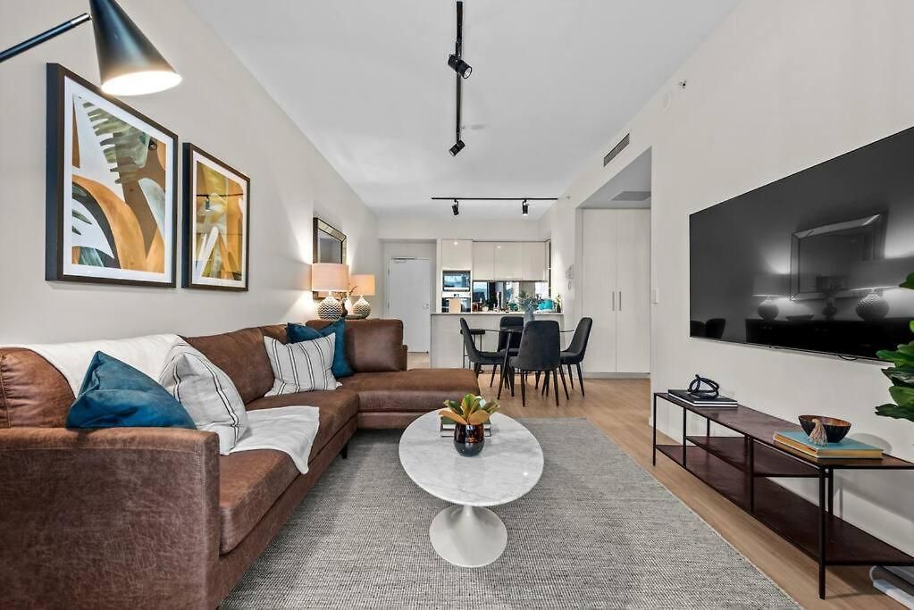 South Bank Sensational! ~ 1bed,1bath,1car,balcony Apartment