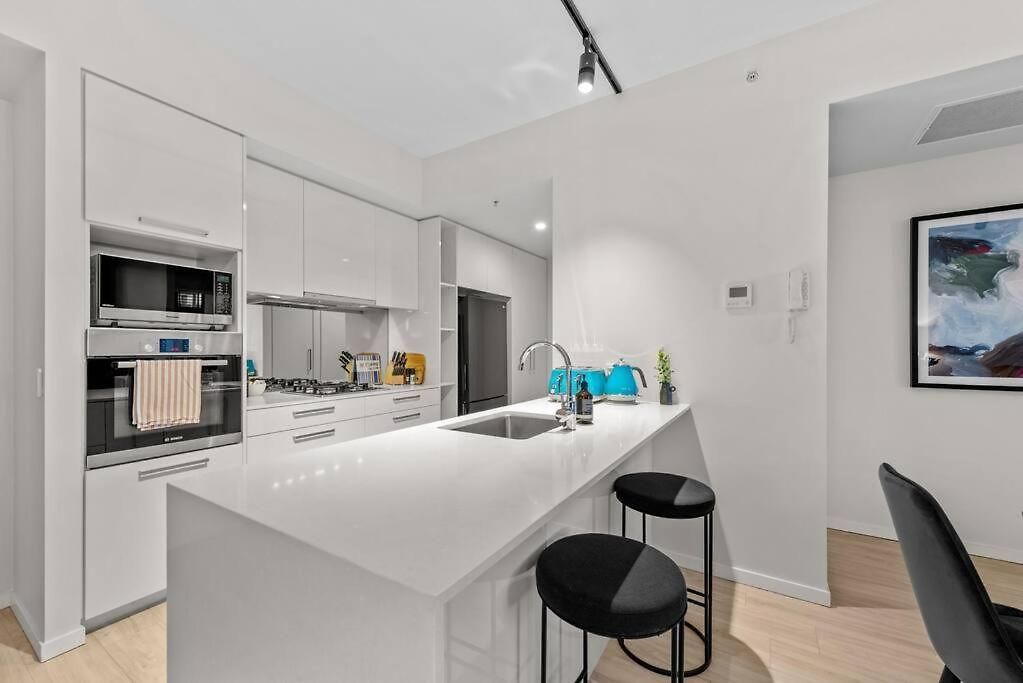 South Bank Sensational! ~ 1bed,1bath,1car,balcony Apartment *