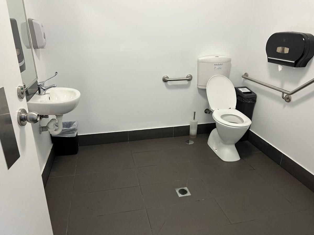 Fortitude Valley Sharing With Other Guests