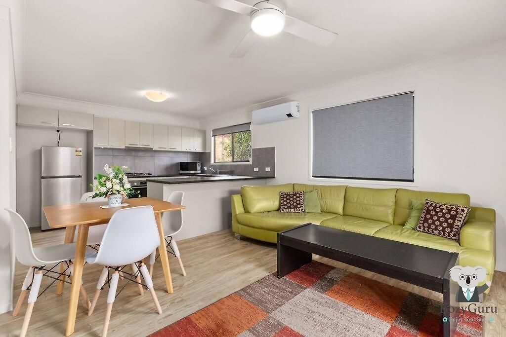 Holiday home Kozyguru / Mt Gravatt East / 3 Bed House Qmg030 *