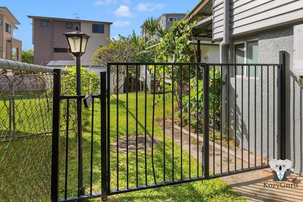 Holiday home Kozyguru / Mt Gravatt East / 3 Bed House Qmg030 *