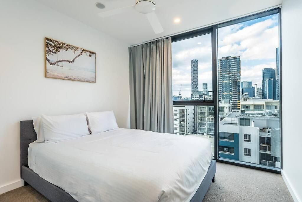 Inner-city 1 Bedroom Parking And Pool