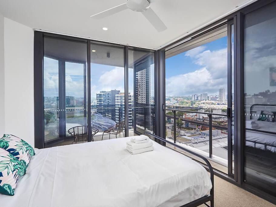 Artistic South 2 Bedroom With Parking Brisbane