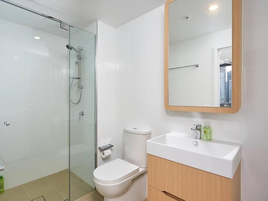Artistic South 2 Bedroom With Parking Apartment *