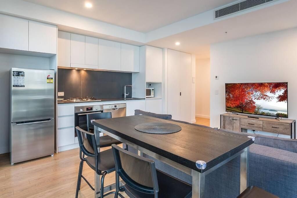 Inner-city 1 Bedroom Parking And Pool Apartment