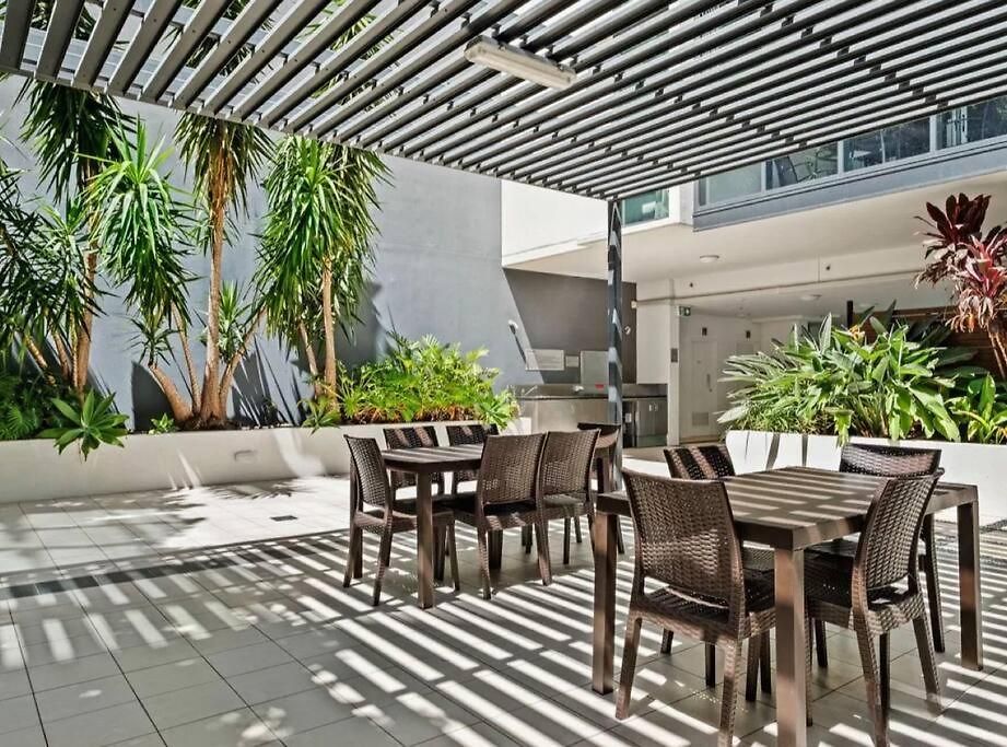 Luxury Center King Bed And Study Brisbane
