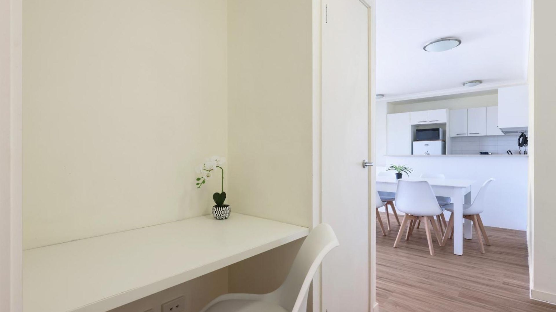 Apartment Spacious 2-bed With Views, Parking & Pool Brisbane