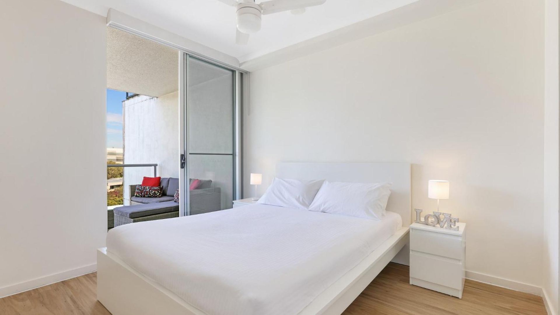Apartment Spacious 2-bed With Views, Parking & Pool Brisbane